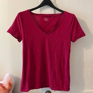 Excellent condition fuchsia V-neck T-shirt from J crew in size S